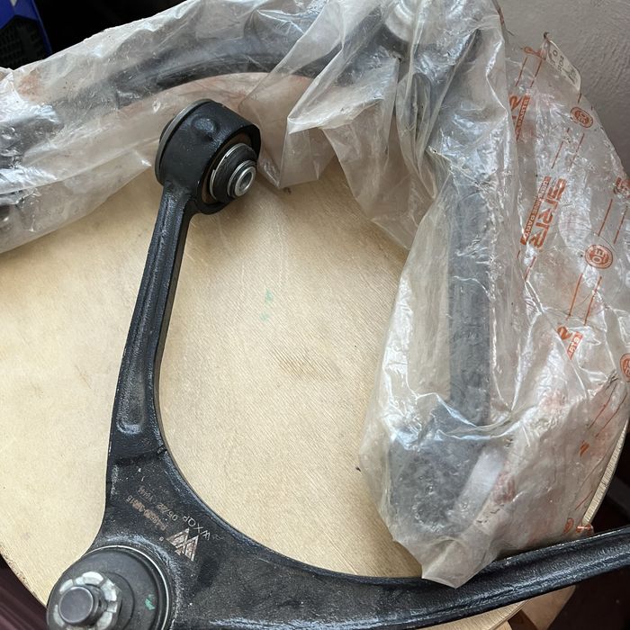 Продам верхный кривой рычаг