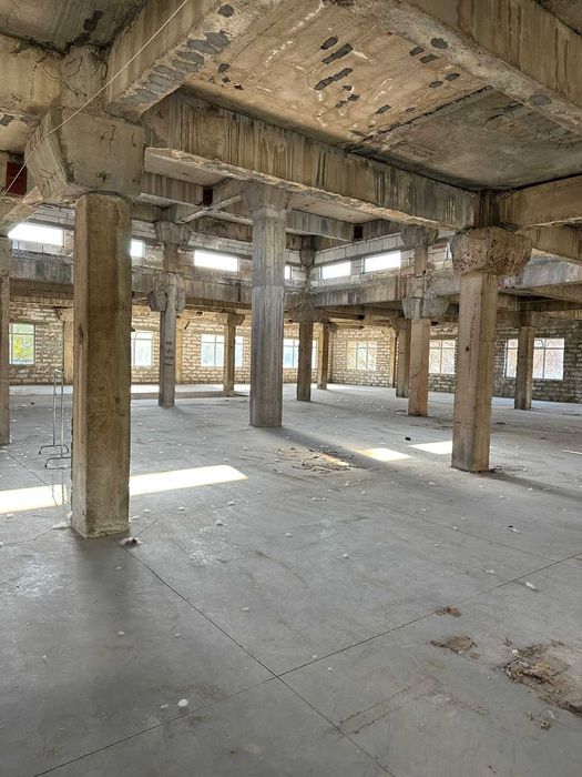 De inchiriat spatiu 1300 mp + teren 4700 mp langa liceul Danubius