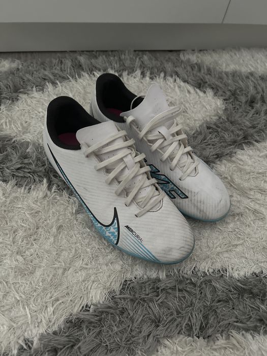 Ghete de fotbal cu crampoane Nike Mercurial marimea 38,5