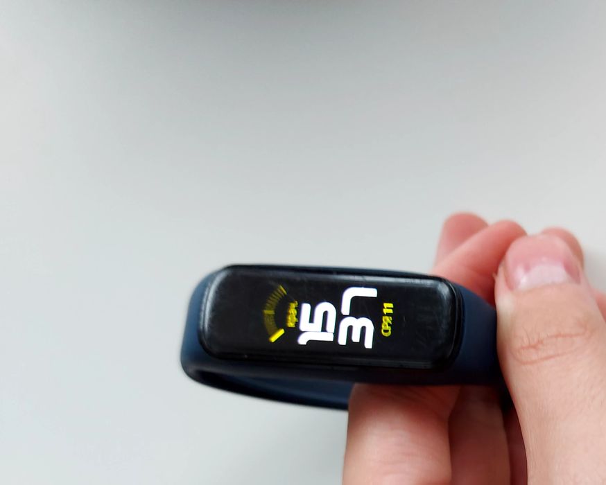 Фитнес гривна Samsung Galaxy Fit2 + подарък 2 каишки