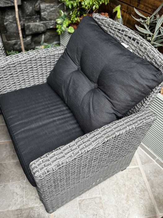 Ser ratan ca nou masa si scaune