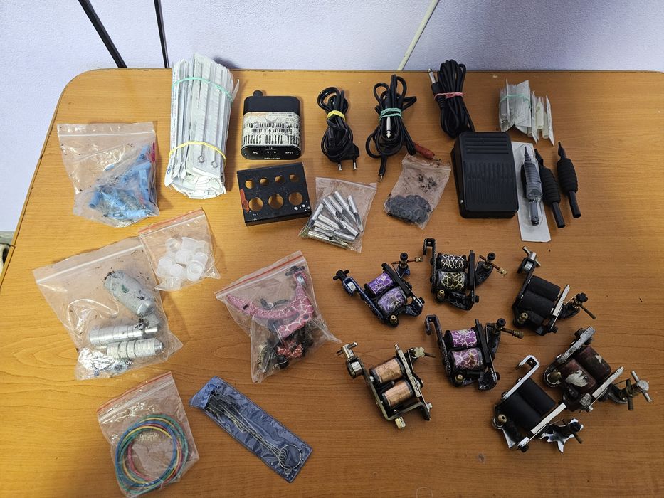 Vand sau schimb aparate de tatuat