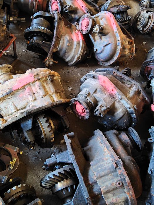 Редуктор средний-задний Shacman/HOWO