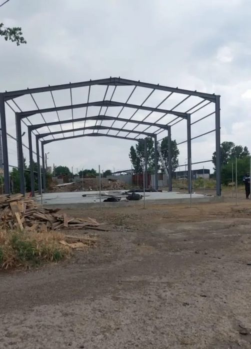 Vând hală metalică de pe stoc 10 cu 20 cu 4 m la streașină tot cu montaj la super preț facem și alte mărimi orice mărime