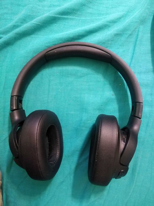 Casti cu Bluetooth JBL TUNE  215BT si 760NC