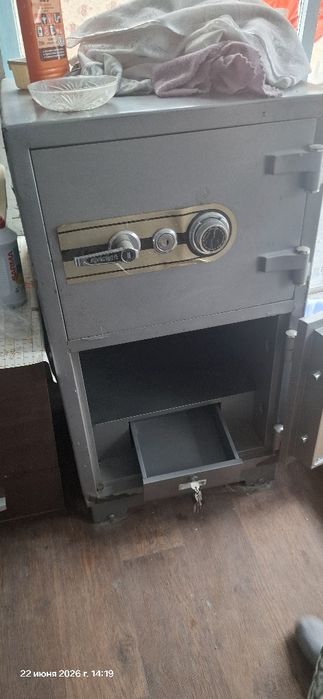 Сейф с двумя отсеками