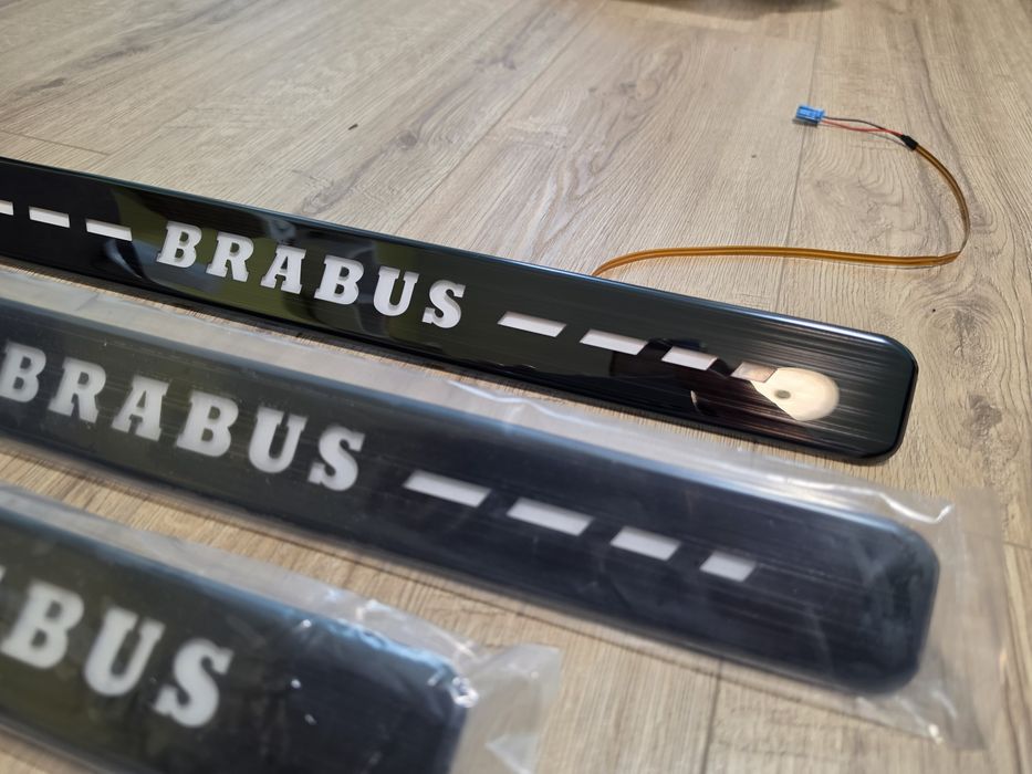 Brabus светещи лайсни на праговете W463 W464 W463A W465 Mercedes G class brabus door cover trim g63amg G500 g350 led Iluminated