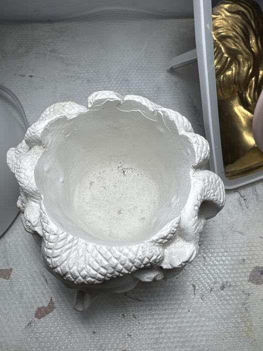 Кашпо горгона гипс