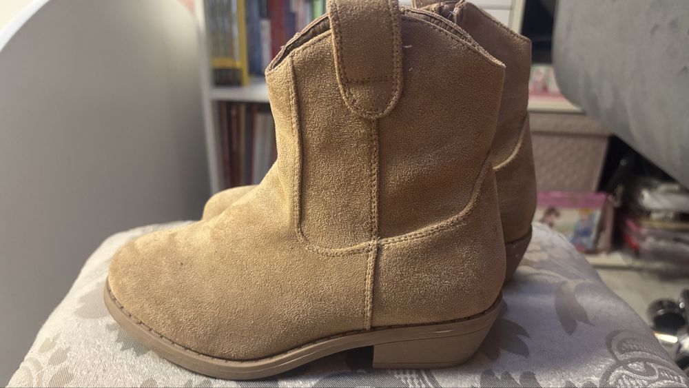 Cizmulițe de velur, mărimea 32