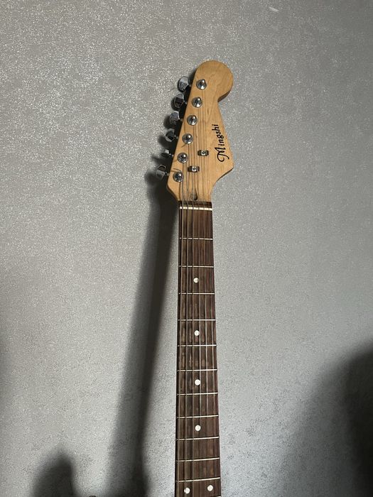 Электрогитара стратокастер