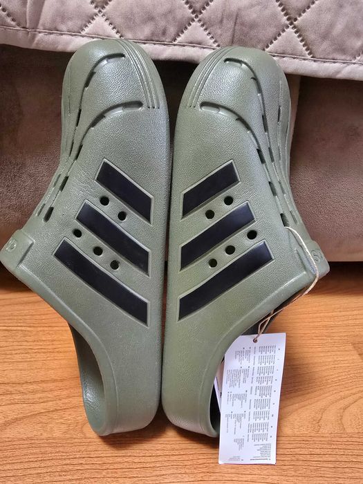 Saboti Adidas nou cu eticheta