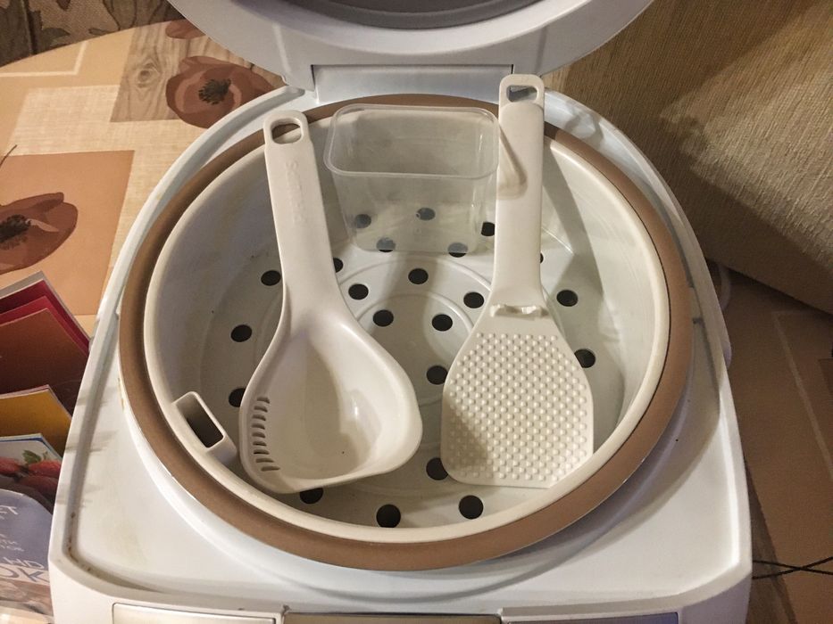 Мултикукър Philips HD3037/70