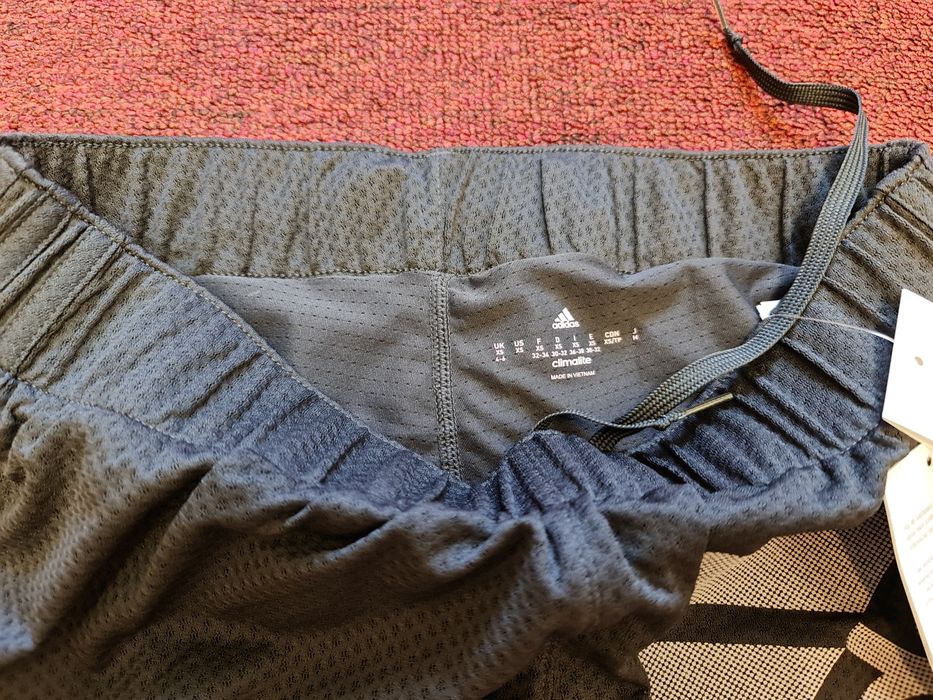 Pantaloni scurti Adidas
