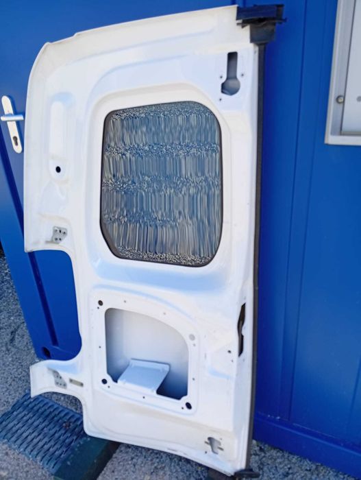 Ударена задна дясна врата за Peugeot Partner, Citroen Berlingo,Combo