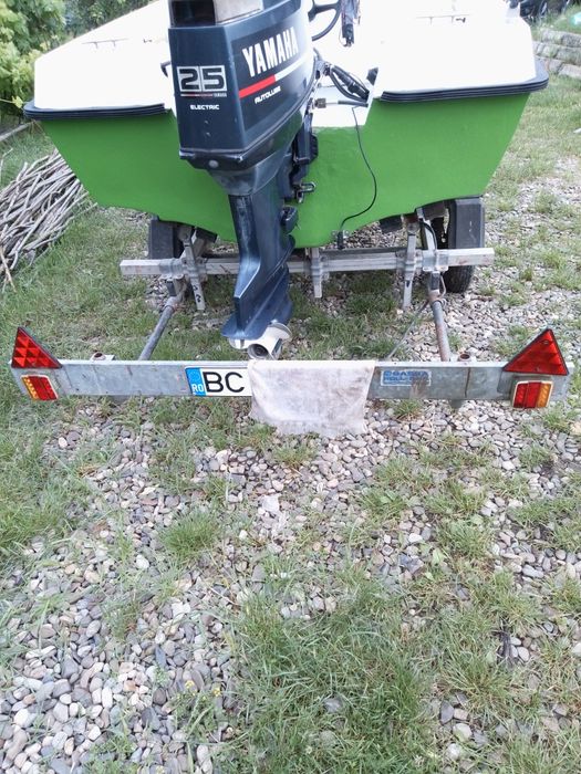 Ansamblu barcă motor și peridoc înmatriculat