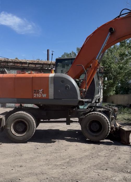 Срочно продается Экскаватор Хитачи 210W