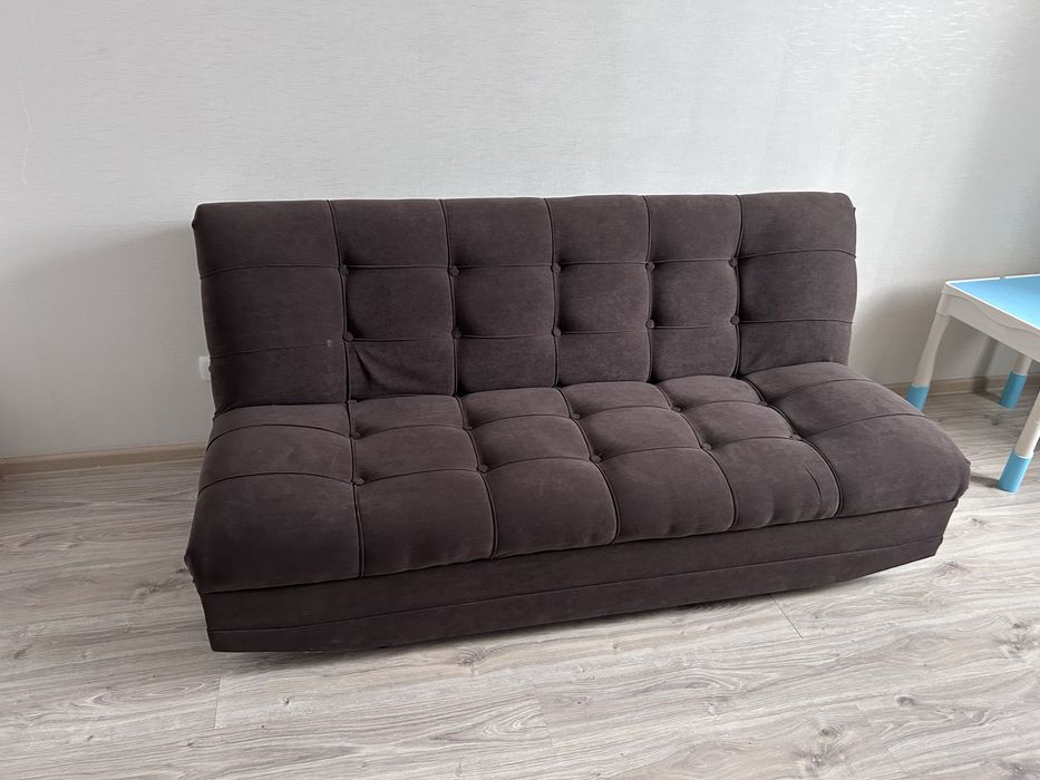 Диван.               .