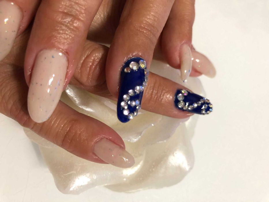 Persoana Fizica Autorizata, Manichiură.