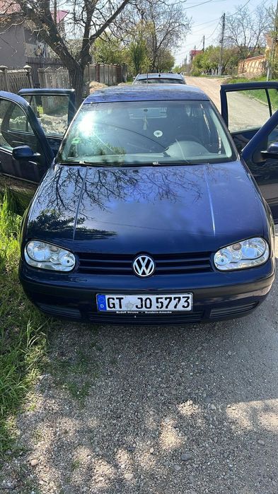 De vanzara golf 4   2004 1.4 bezina merge supere bn arata bine adusa acum câteva zilie din germani cum se vede  preața 1000 de euro