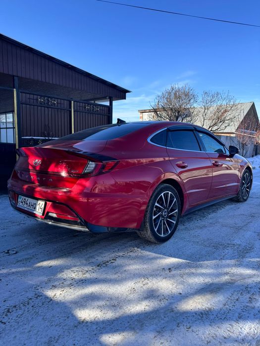 Машина Хюндай соната