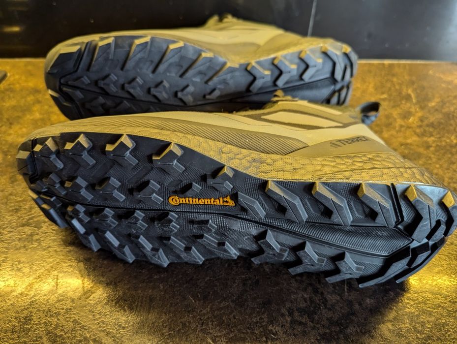 Непромокаемые кроссовки Adidas на бусте