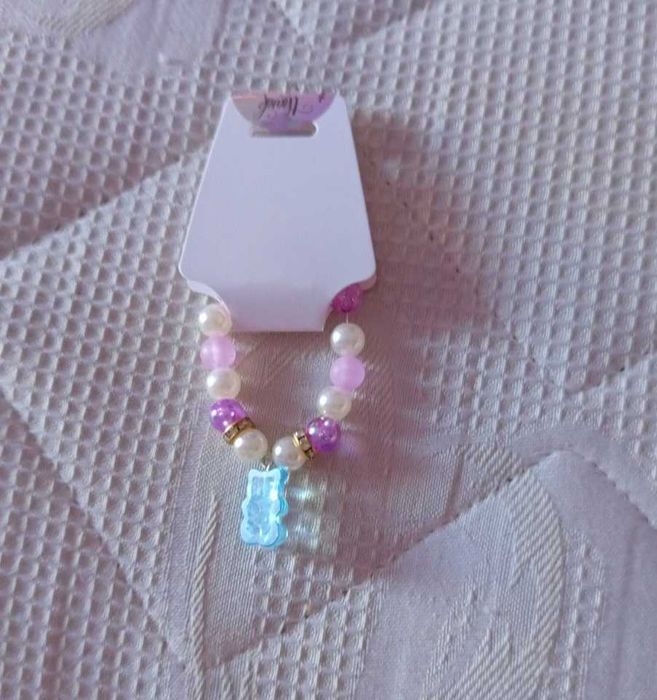 Мъниста и висулки.