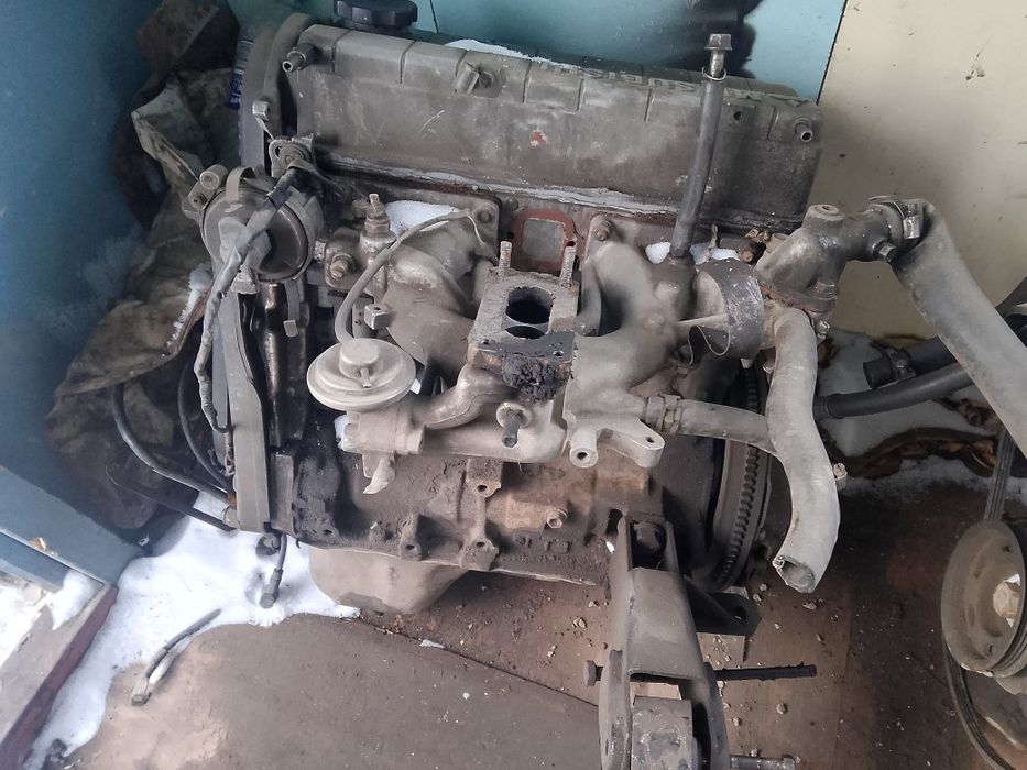 Продам двигатель на Митсубиси  объём двигателя 1.8