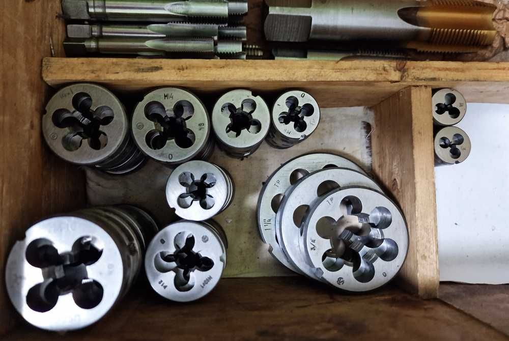 Метчики плашки сверла производства СССР