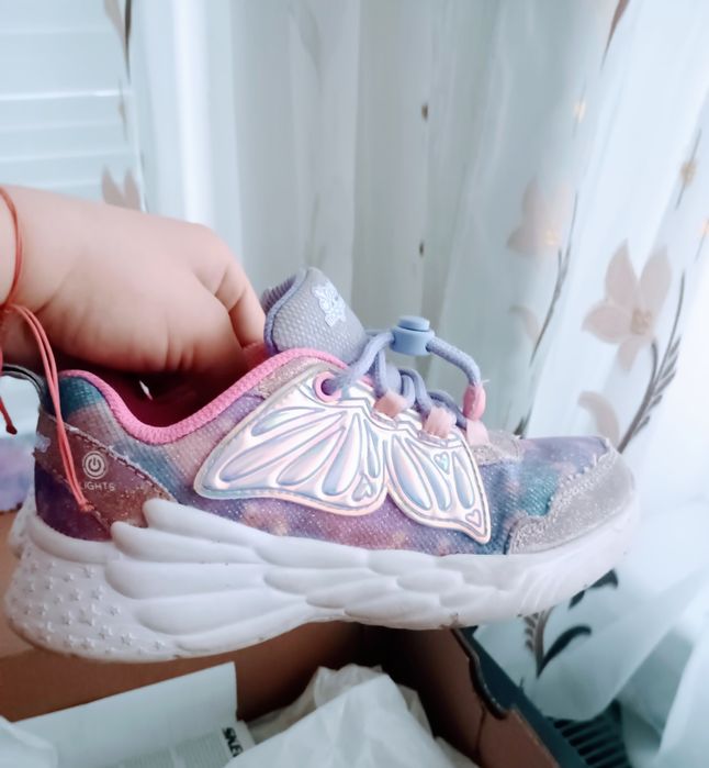 Светещи маратонки на Skechers