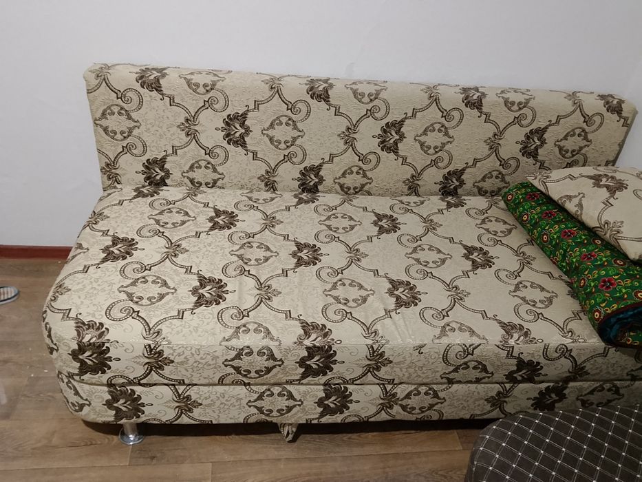 Продам диван в хорошем состоянии.