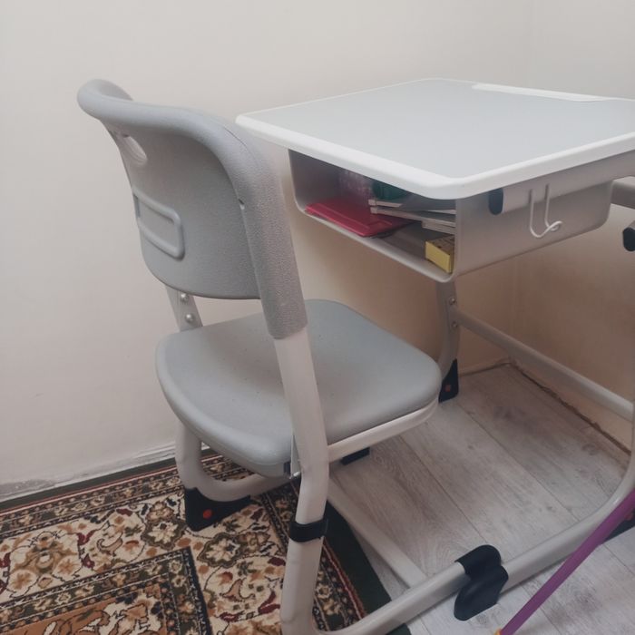 Продам школьную парту