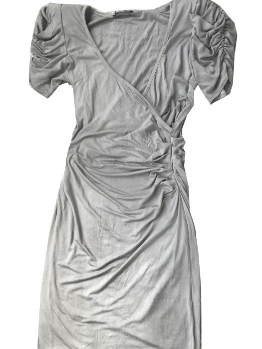 много дамски рокли обличани по 1 път