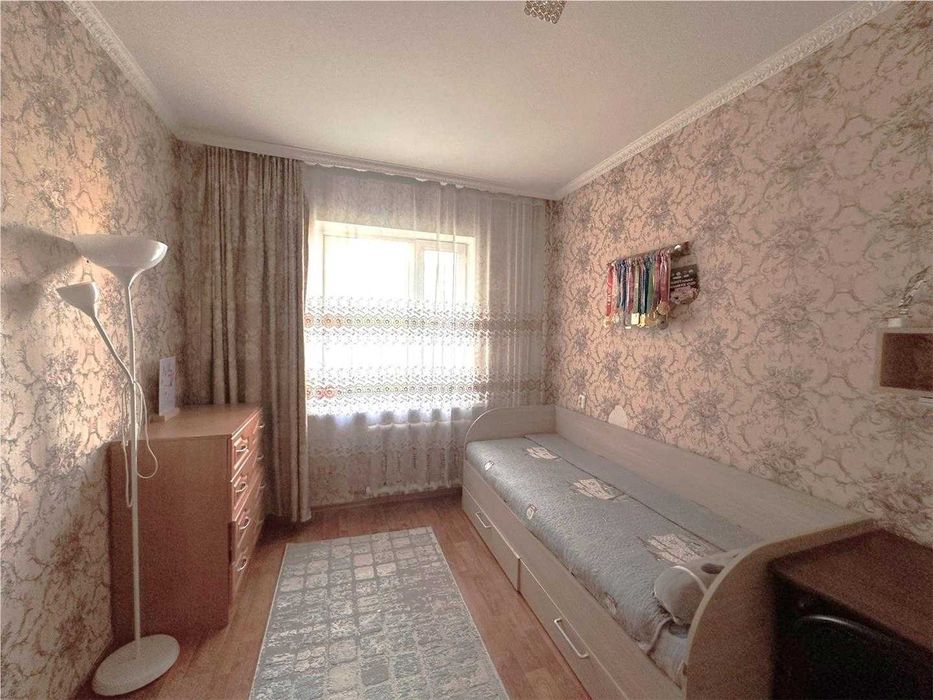 Продам 4-ком квартиру  Степной-1.