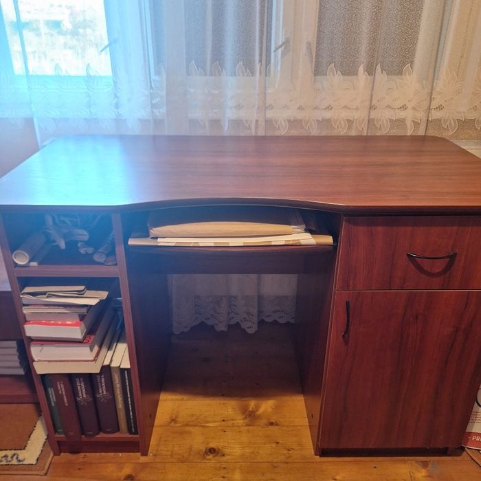 Mobila dormitor tineret, pat, noptiera, birou in izvorul Crișului