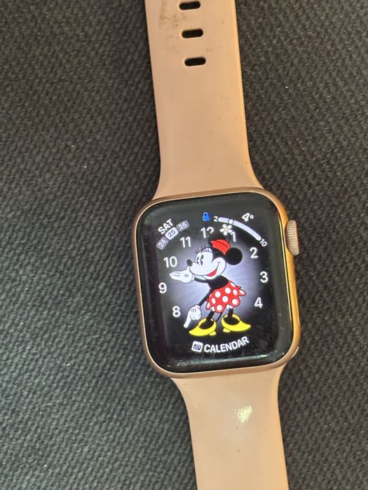 Смарт часовник Apple Watch 6, 40 mm, 92% батерия + допълнителни каишки