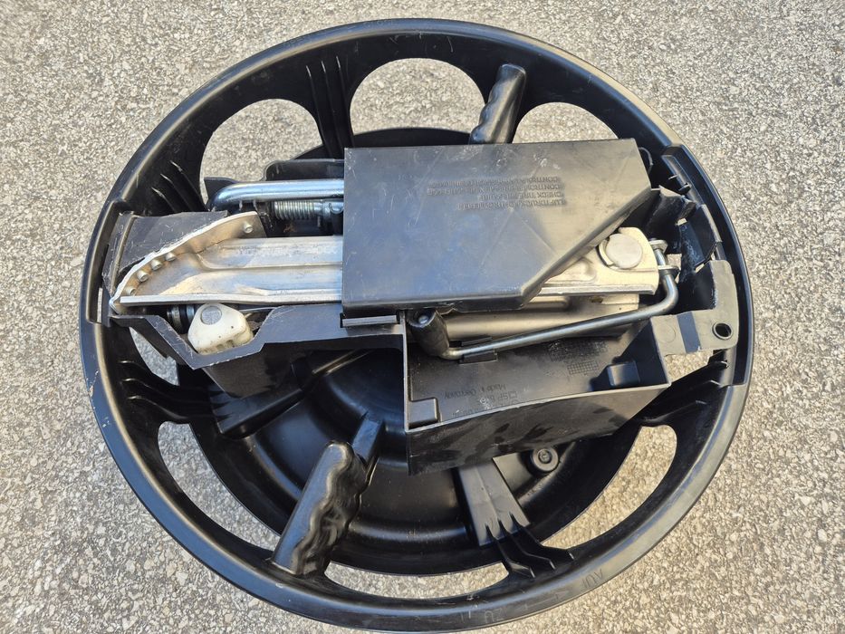 Резервен комплект Мерцедес E CLS S C class крик ключ кука Mercedes