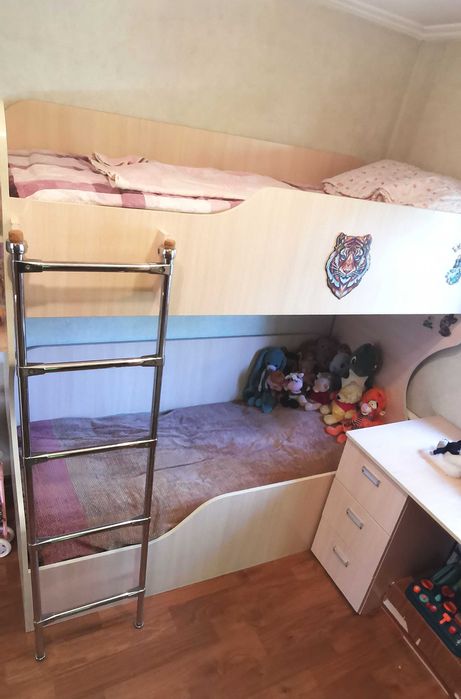 Детская двухъярусная кровать
