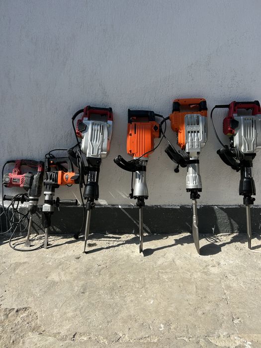 Scule:  Placa, Drujba beton, Picamer, Vibrator beton, Motoburghiu