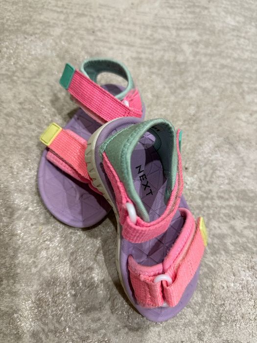 Продам детские сандали летние