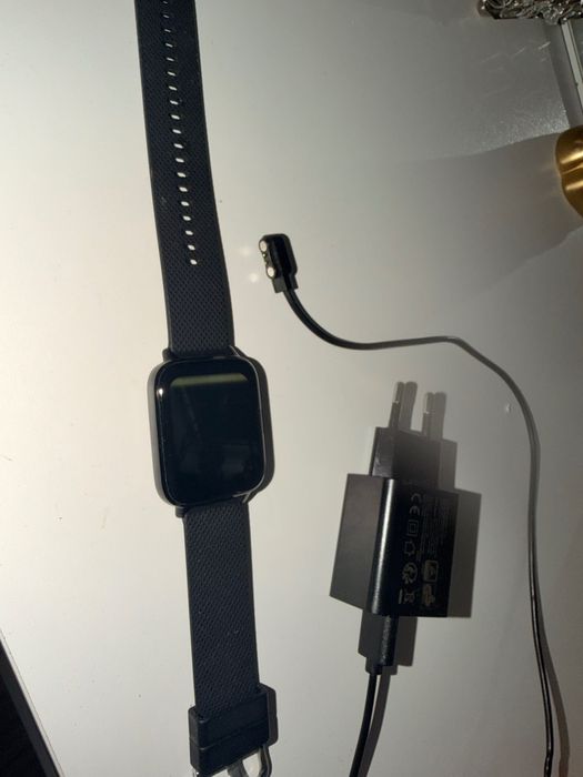 Смарт часовник с зарядно