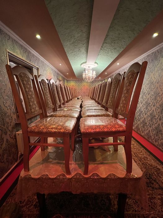 Б/у стол және орындығымен