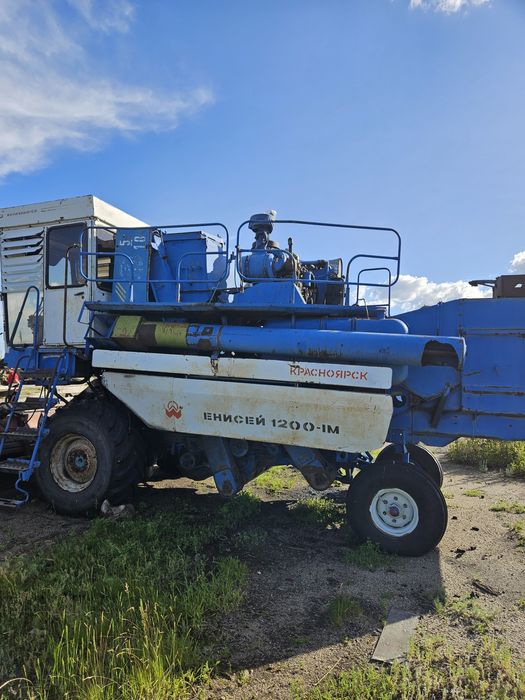 Продам зерноуборочный комбайн