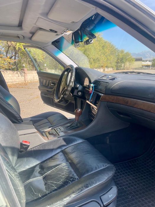 Продам BMW 7 в кузове Е38