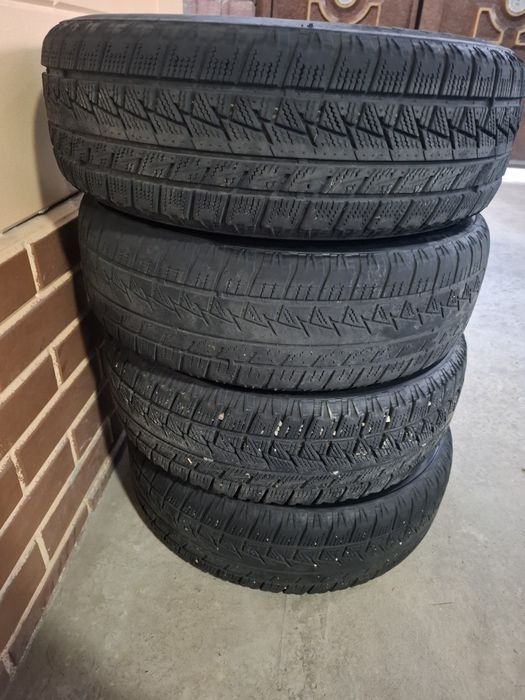 Продаются шины зимние с дисками R14/65/185 в комплекте 4 штуки
