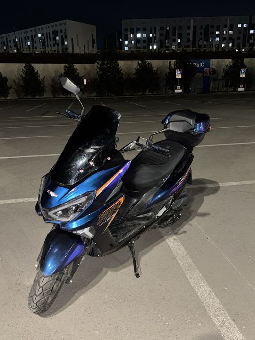 мопед Макси скутер