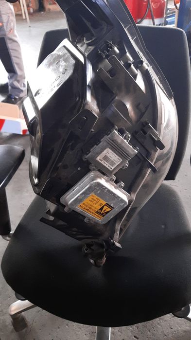 Far dreapta E60 xenon adaptiv europa