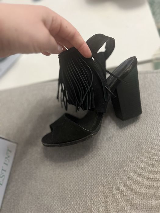 Pantofi cu toc, numarul 37