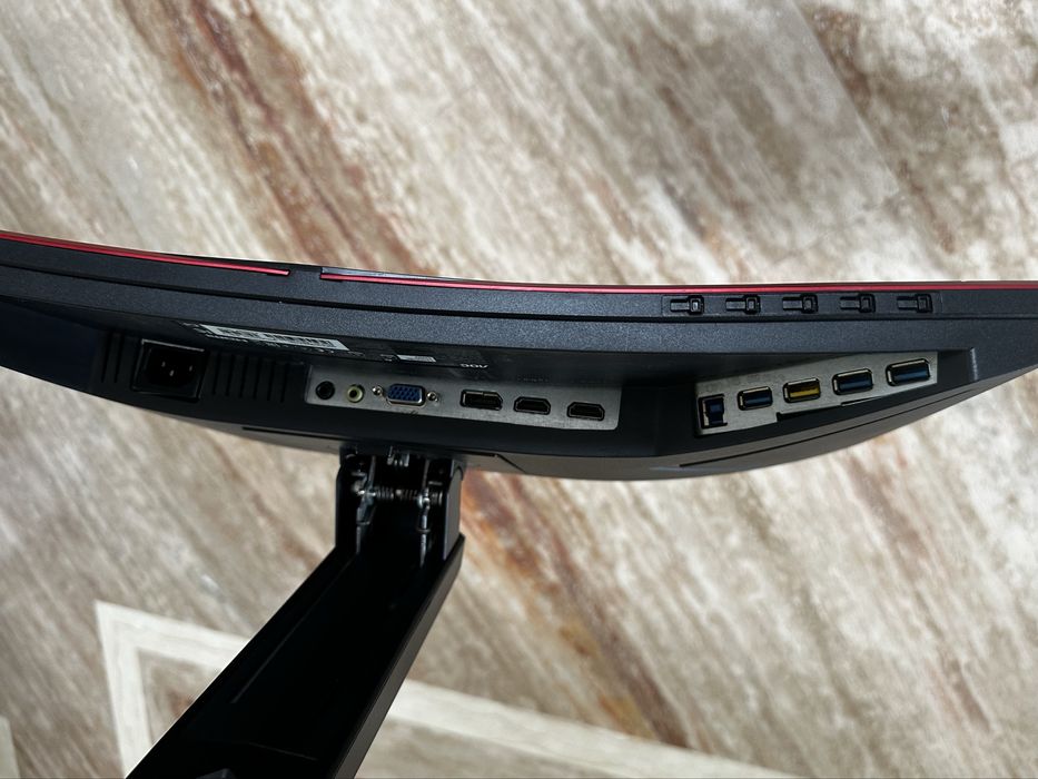 Monitor curbat AOC 165hz 24 inch
