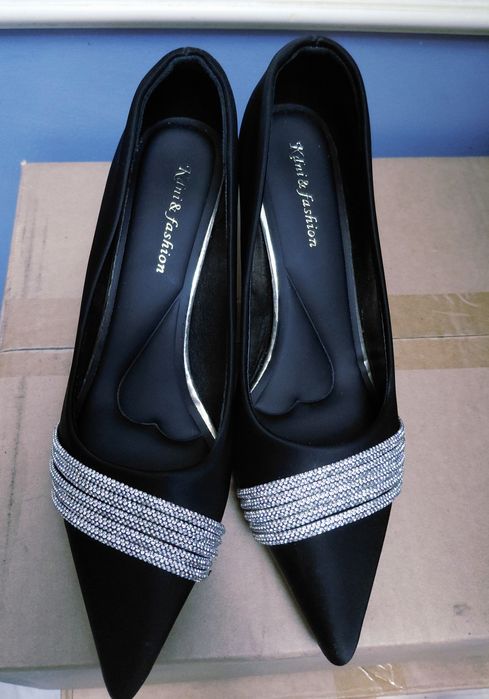 Каблуки с блестящими вставками