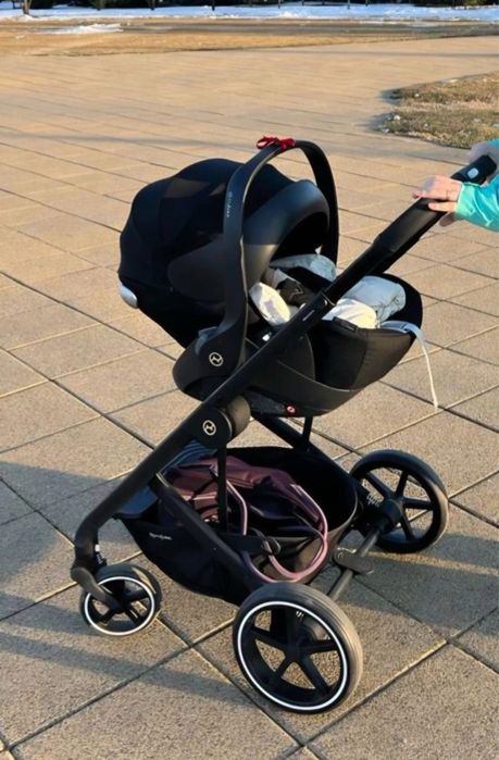 Vand pachet scoica auto Cybex + baza Cybex ISOFIX